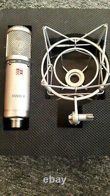 SE Electronics SE2200a Condenser microphone with shock mount