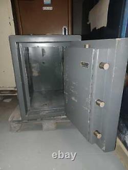 Surface Mounted SLS Jeweller Size 2316 Safe with Comb Lock (£25,000 Cash Cover)