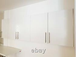2.44 Metre Wide Run De 5 X Gloss Blanc Wall Monted Howdens Kitchen Units