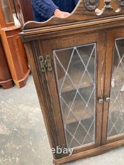 Armoire d'angle murale en bois marron de charme ancien vintage