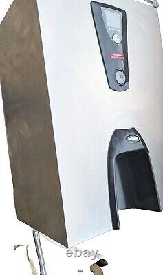 Distributeur d'eau chaude mural Instanta WMS6PB Sureflow 6L avec fonction tactile, prix de détail recommandé de 916 £