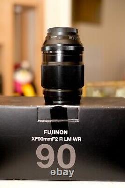 Fujifilm 90mm F2 R LM Wr Lens X Mount. Les Optiques Sont Propres Et Claires