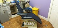 Planmeca Dental Chair Pm 2002 CC Foot Controls + Mur Monté Delivery Cart Unit